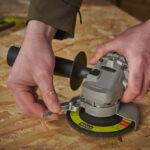 Set aku. ugaona brusilica (125mm) + punjač+ baterija 4Ah (18V ONE+™) – RYOBI RAG18125-1C40S - Slika 5